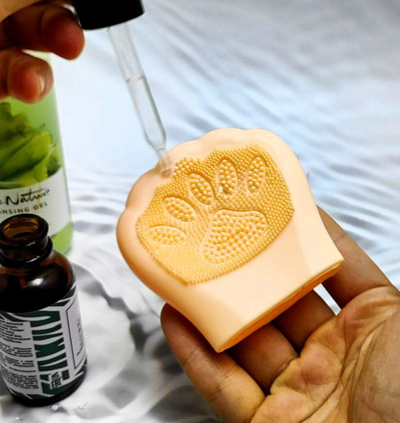 Массажер силиконовый ручной для лица и тела "Лапка" / Силиконовая щетка для очищения лица